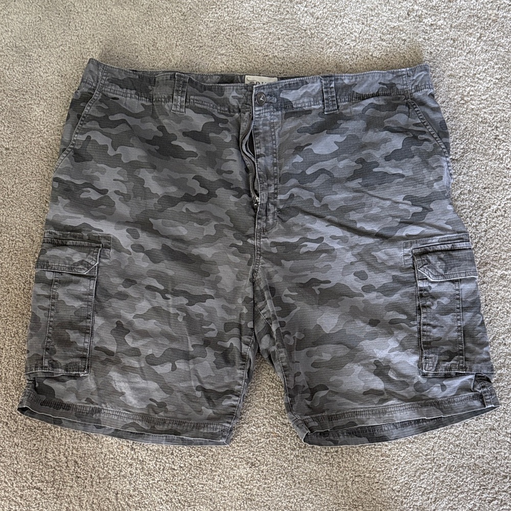Men's Camo Cargo Shorts - Gray